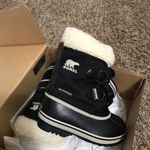 Toddler 9 black sorel winter boots